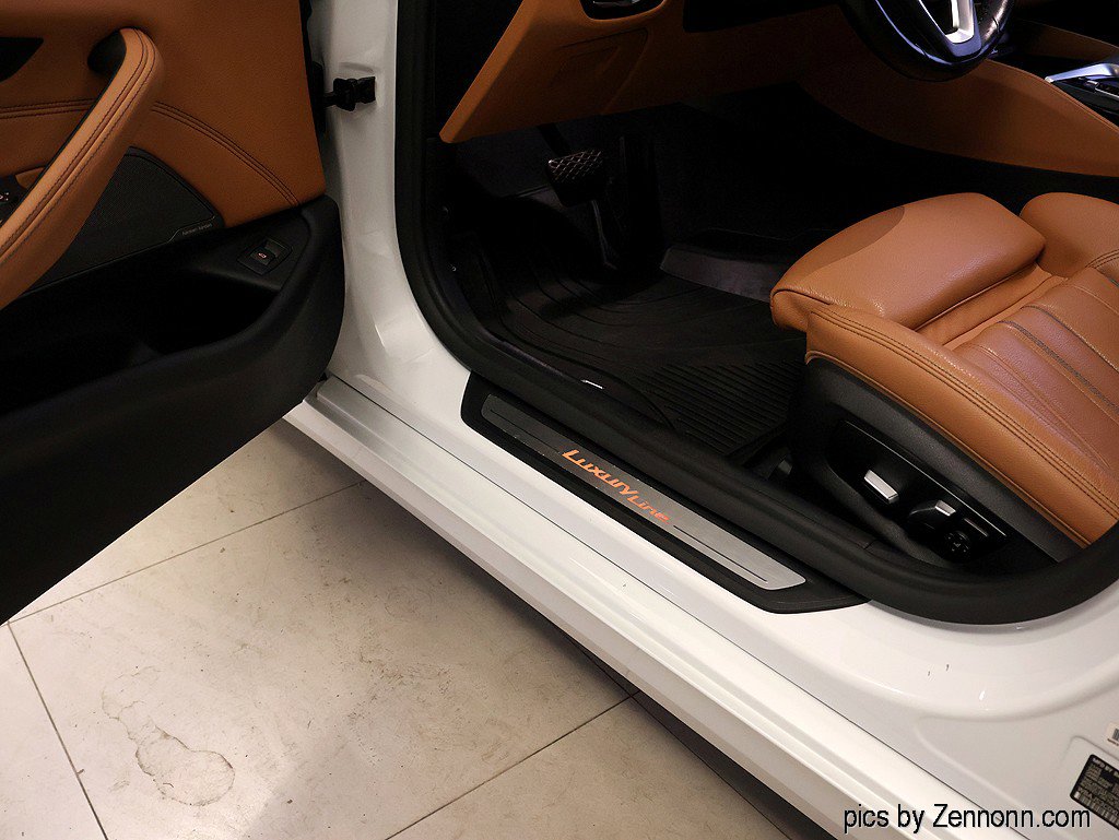 Used 2020 BMW 540i xDrive w/ Premium Package image 29