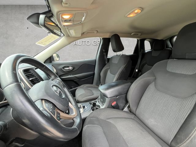 Used 2016 Jeep Cherokee Latitude FWD image 19