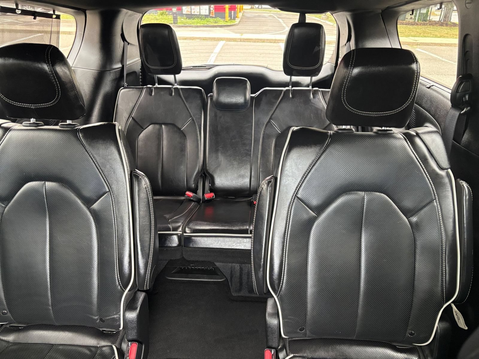 Used 2025 Chrysler Pacifica Limited FWD image 39