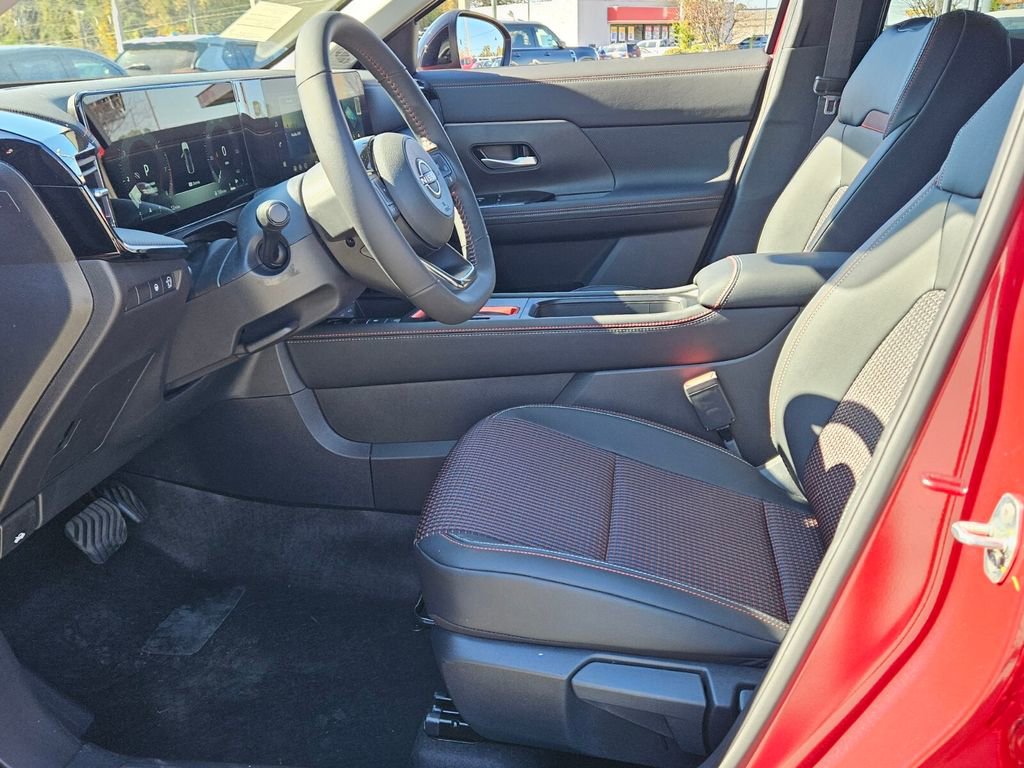 New 2026 Nissan Kicks SR image 3