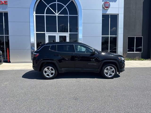 Used 2023 Jeep Compass Latitude AWD/4WD image 7