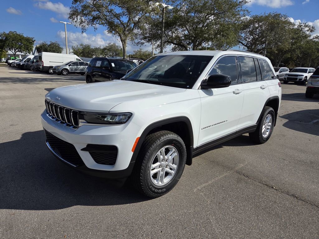 New 2025 Jeep Grand Cherokee Laredo w/ MOPAR Finishing Package RWD image 9