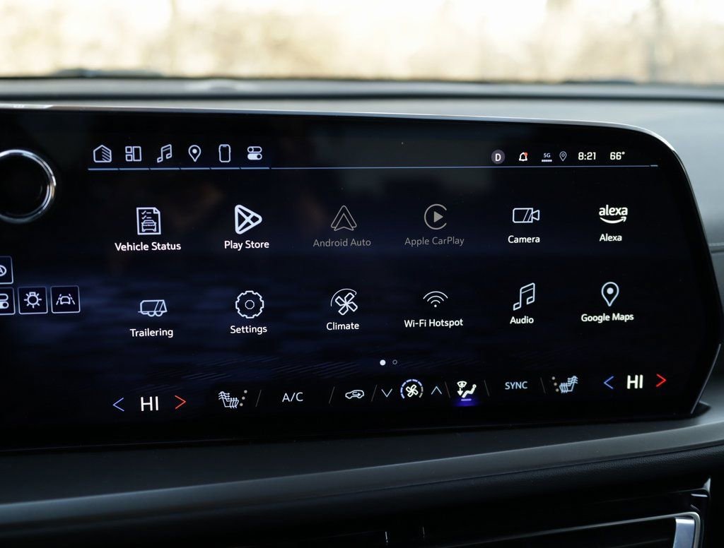 Used 2025 Chevrolet Traverse LT image 15