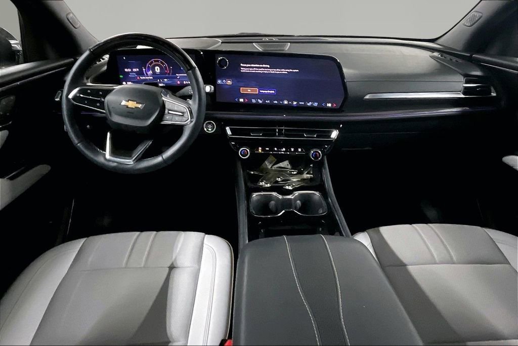 Used 2024 Chevrolet Traverse RS image 8