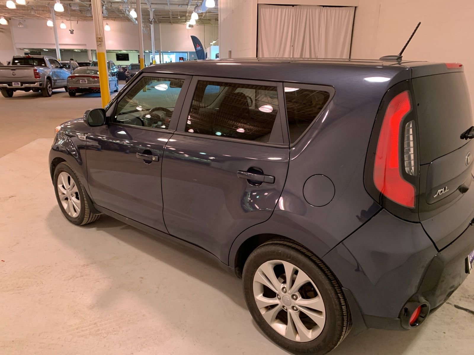 Used 2016 Kia Soul + image 5