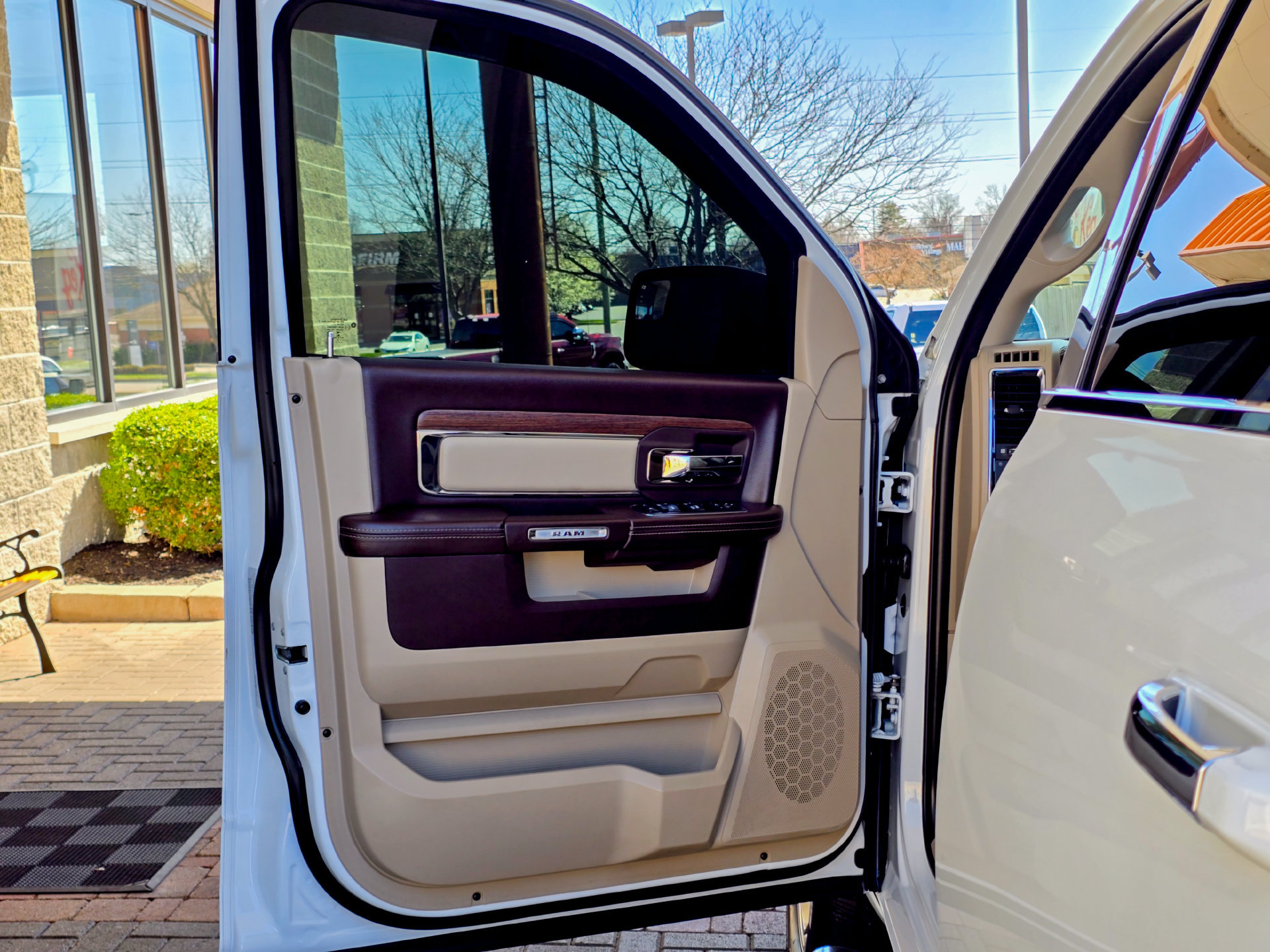 Used 2018 RAM 1500 Laramie w/ Convenience Group AWD/4WD image 15