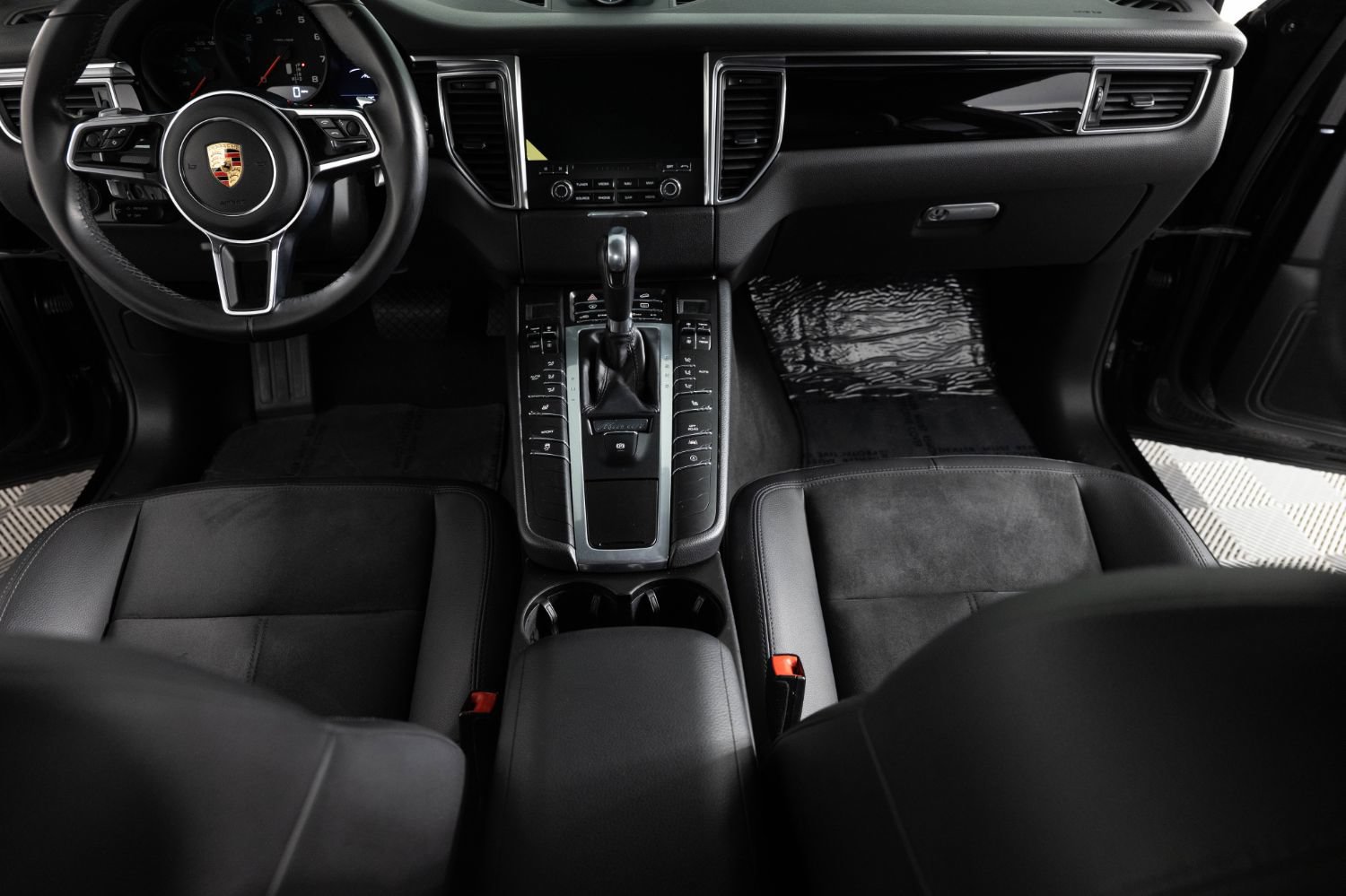 Used 2017 Porsche Macan AWD/4WD image 37