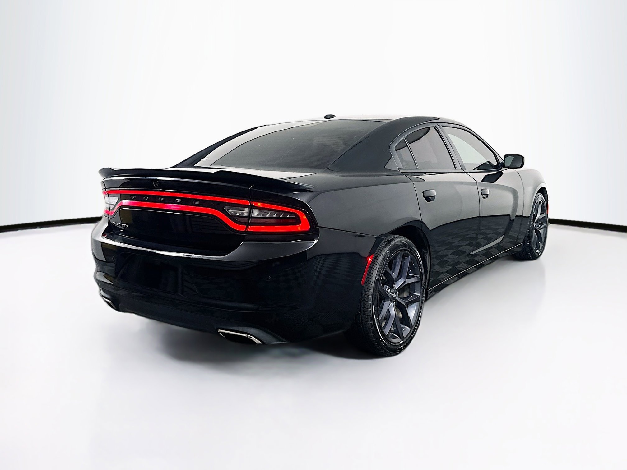 Used 2020 Dodge Charger SXT w/ Blacktop Package RWD image 9