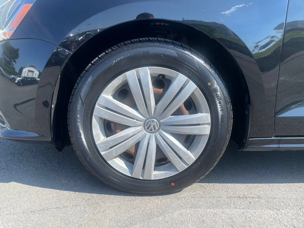 Used 2017 Volkswagen Jetta S w/ Jetta S Cold Weather Package FWD image 9