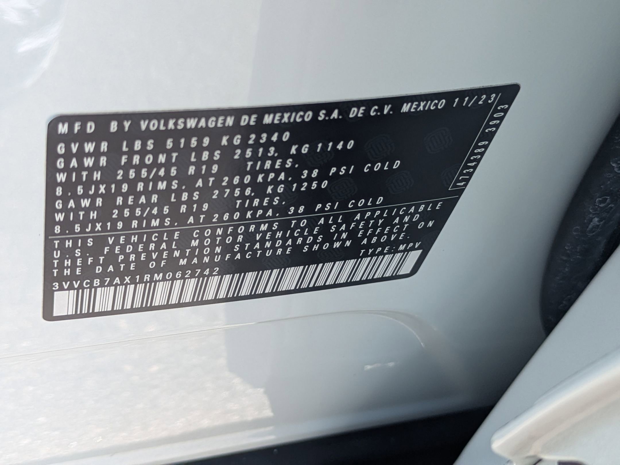 Used 2024 Volkswagen Tiguan SE R-Line FWD image 39