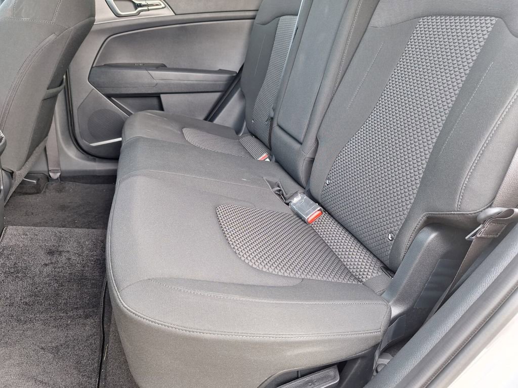 Used 2025 Kia Sportage LX image 21