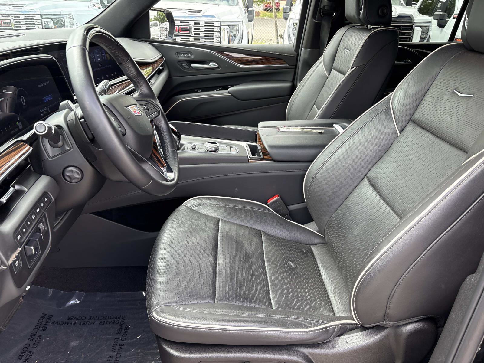 Used 2024 Cadillac Escalade Premium Luxury w/ Performance Package AWD/4WD image 15