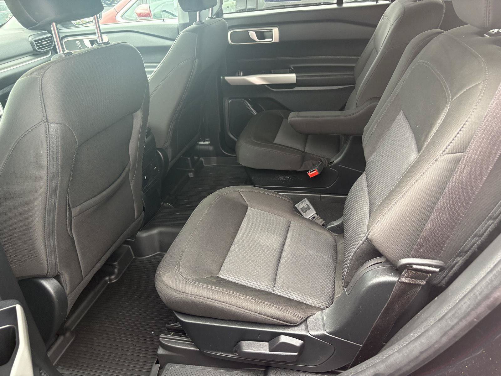 Used 2024 Ford Explorer XLT AWD/4WD image 11