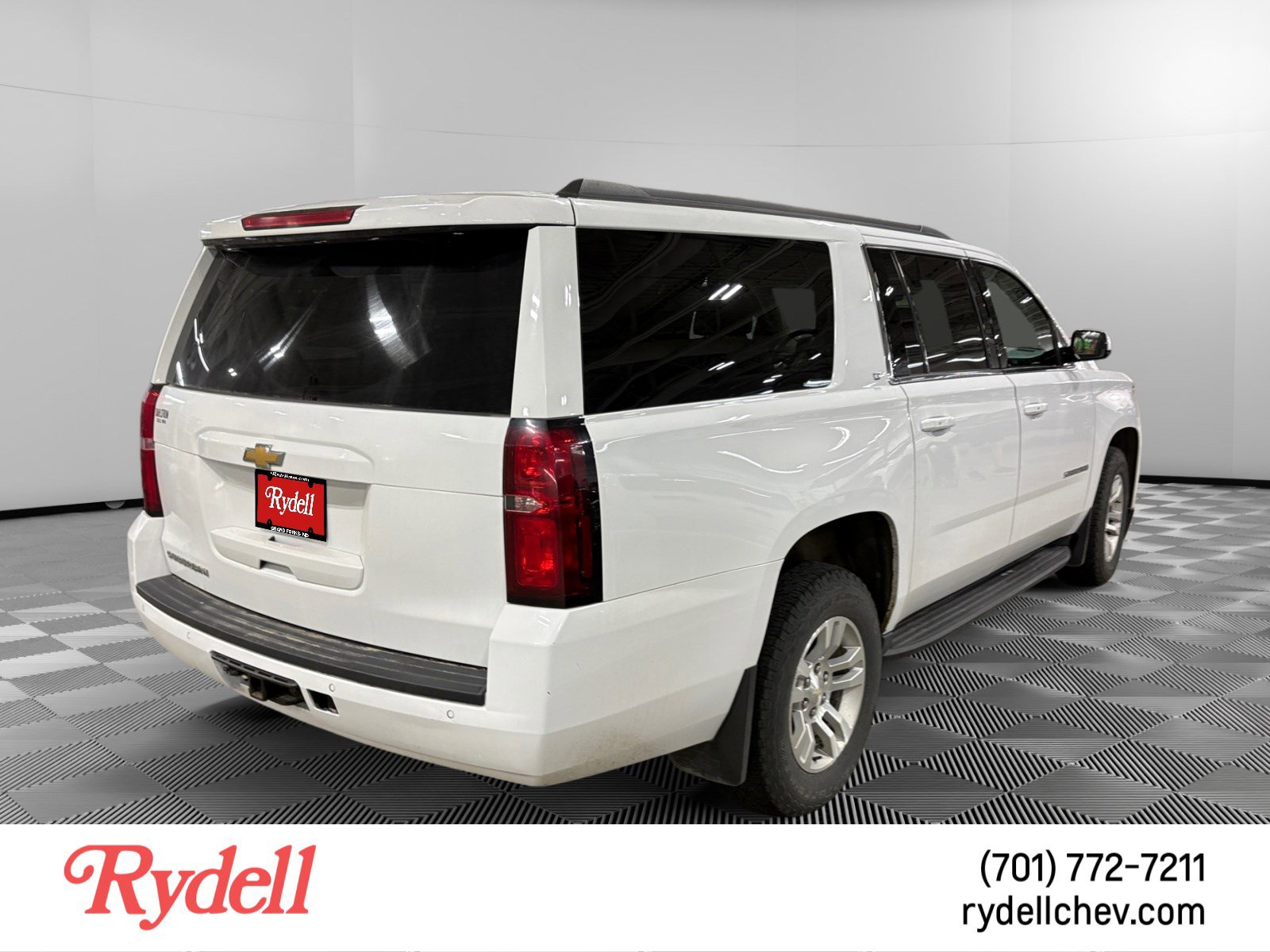 Used 2018 Chevrolet Suburban LT AWD/4WD image 3