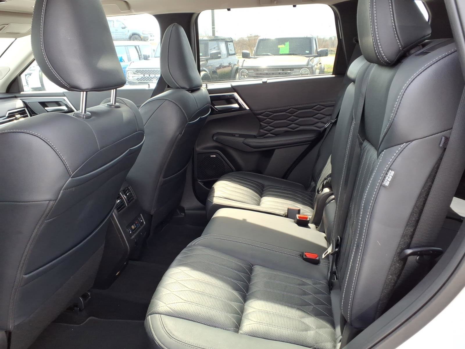 Used 2025 Mitsubishi Outlander SEL image 28