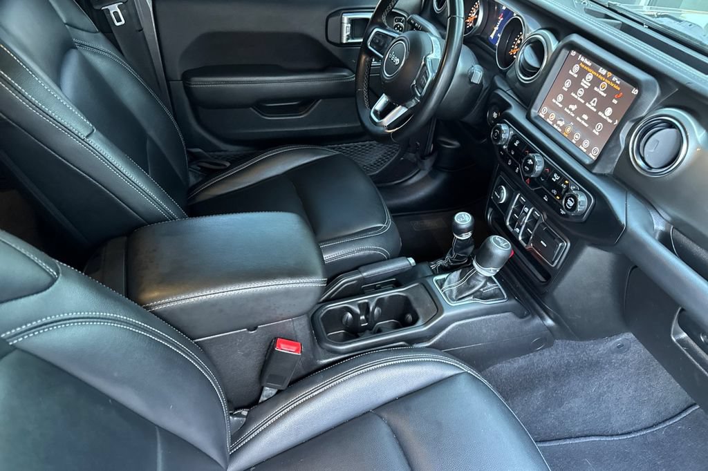 Used 2021 Jeep Wrangler Unlimited Sahara w/ Uconnect 4C Nav & Sound Group AWD/4WD image 16