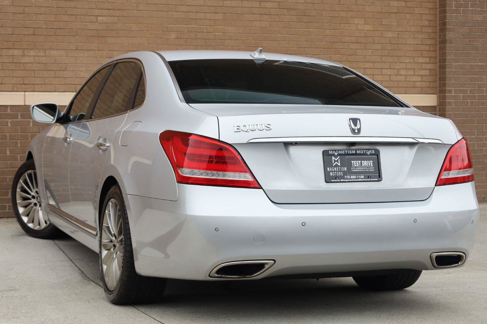 Used 2015 Hyundai Equus Signature RWD image 8