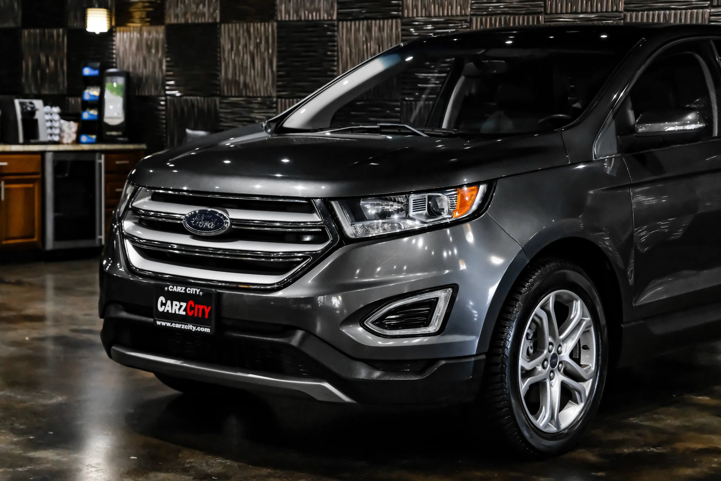 Used 2017 Ford Edge Titanium w/ Equipment Group 301A FWD image 10
