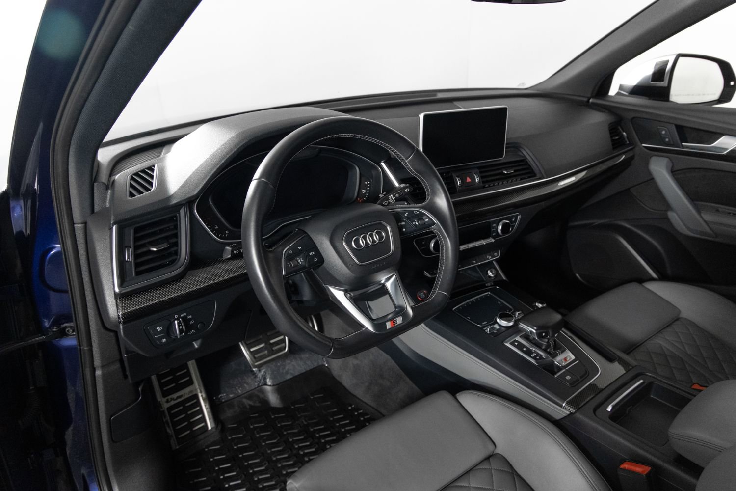 Used 2018 Audi SQ5 Premium Plus w/ Navigation Package image 11