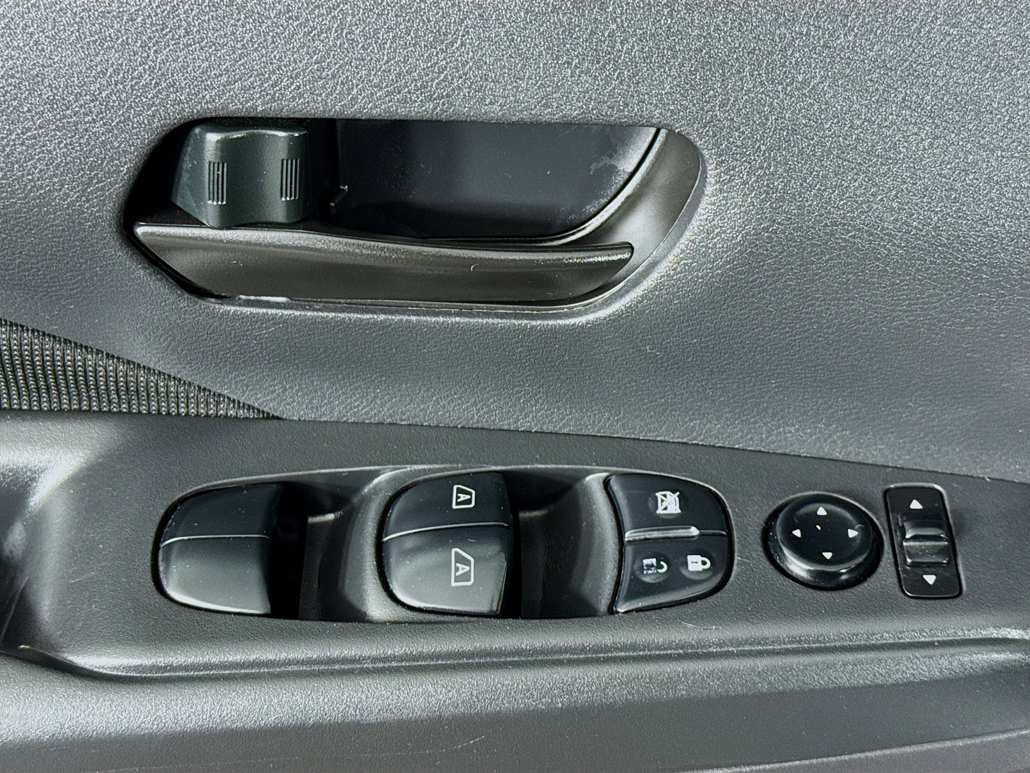 Used 2022 Nissan Kicks S image 23