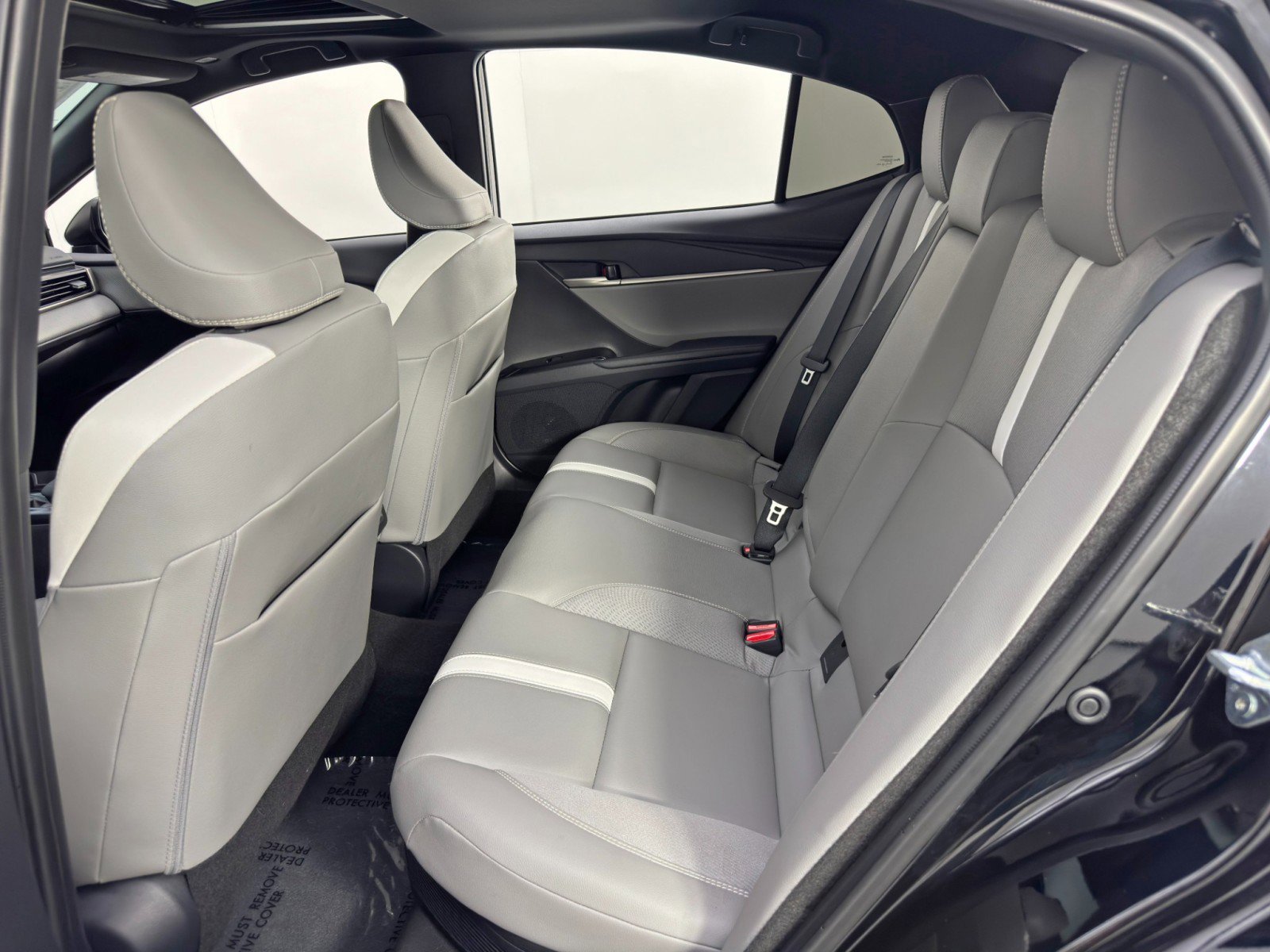 Used 2025 Toyota Camry SE w/ Convenience Package image 40