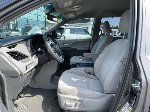 Used 2017 Toyota Sienna LE FWD image 14