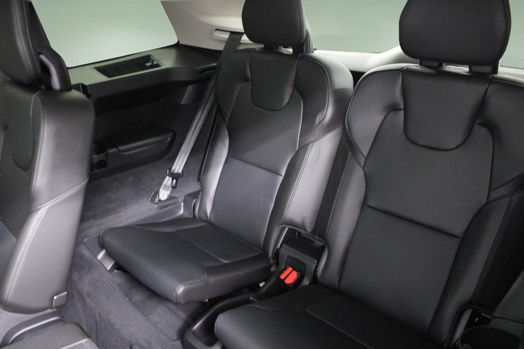 Certified 2025 Volvo XC90 B5 Core image 30