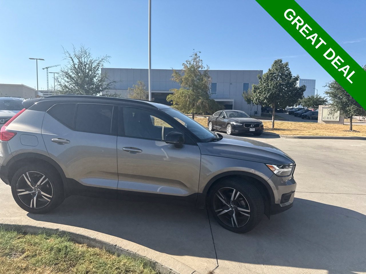 Used 2022 Volvo XC40 T4 R-Design FWD image 7
