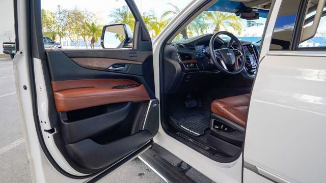 Used 2019 Cadillac Escalade ESV Premium Luxury image 41