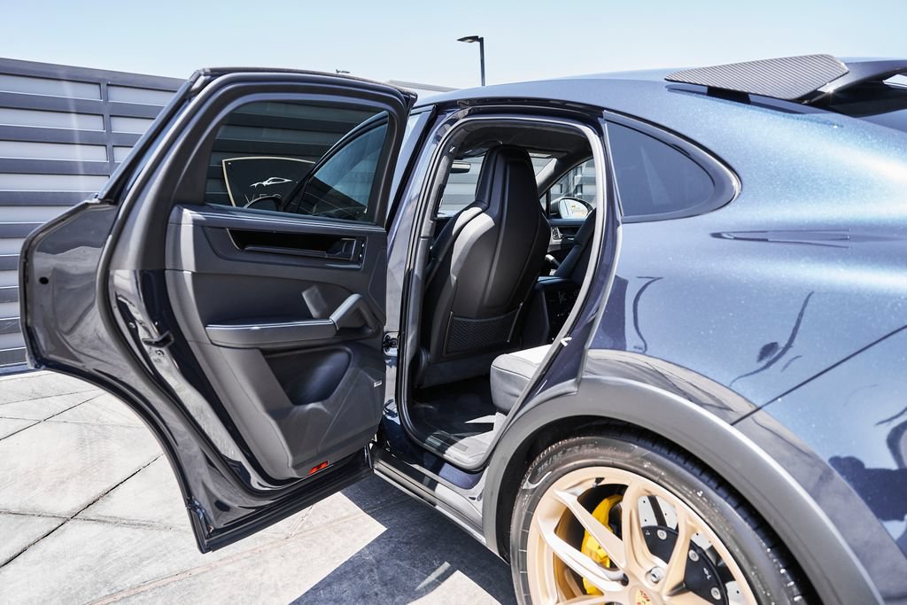 Used 2024 Porsche Cayenne Turbo GT AWD/4WD image 33