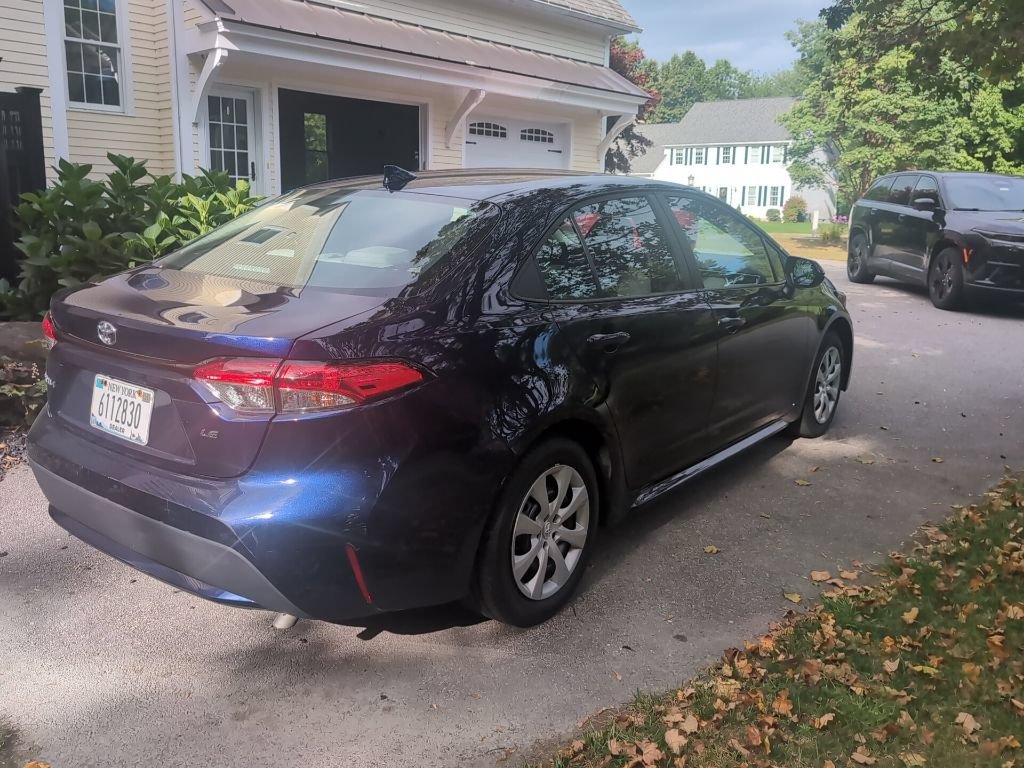Used 2022 Toyota Corolla LE w/ Carpet Mat Package (TMS) FWD image 6