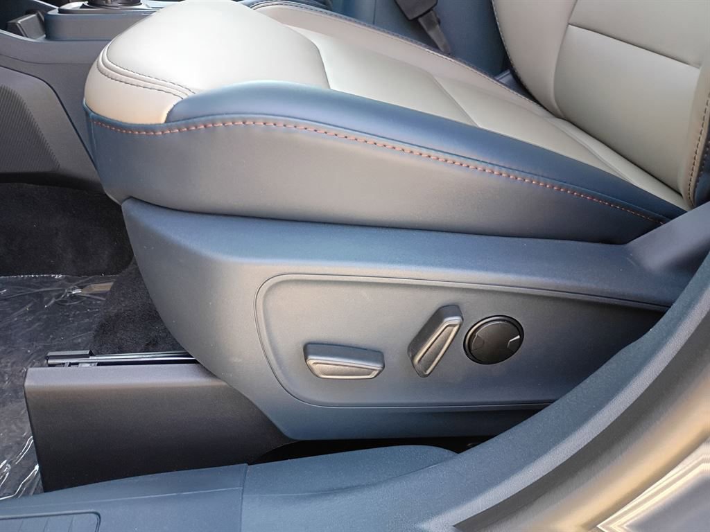 New 2026 Ford Maverick Lariat image 11