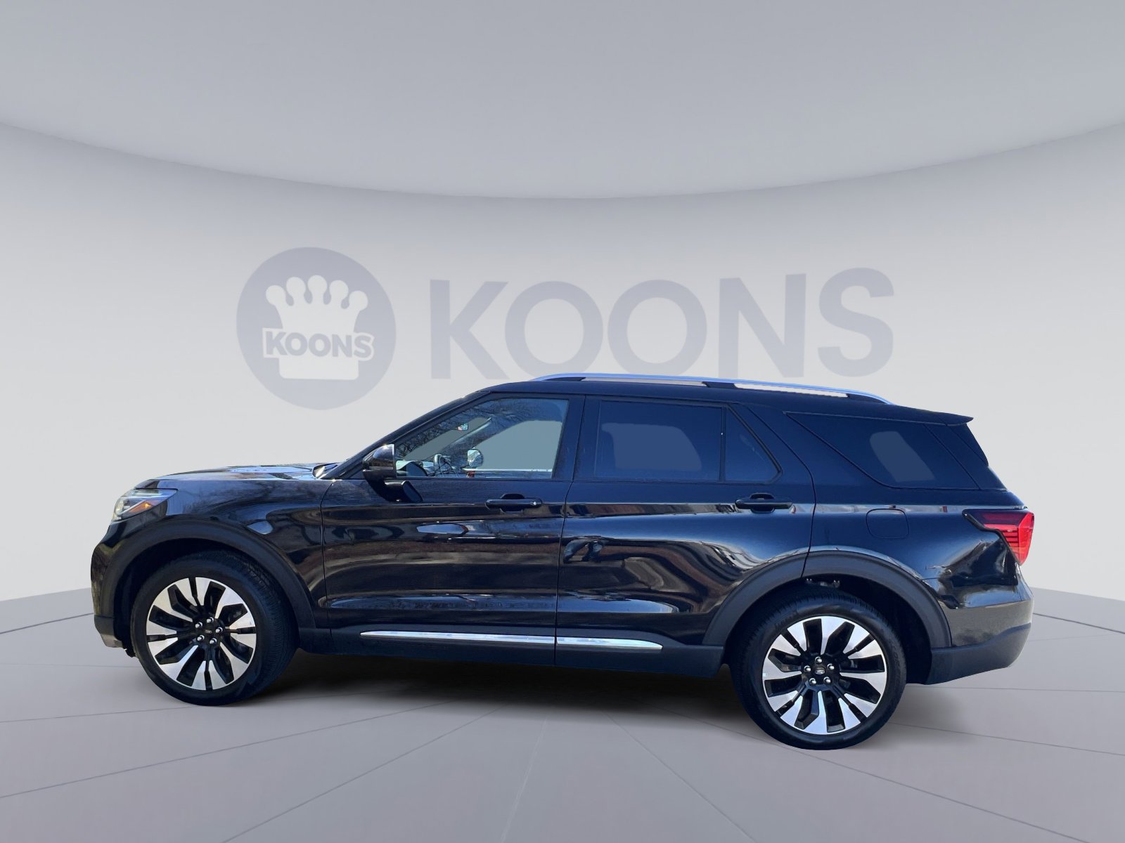 Used 2025 Ford Explorer Platinum w/ LUX Leather Package image 2