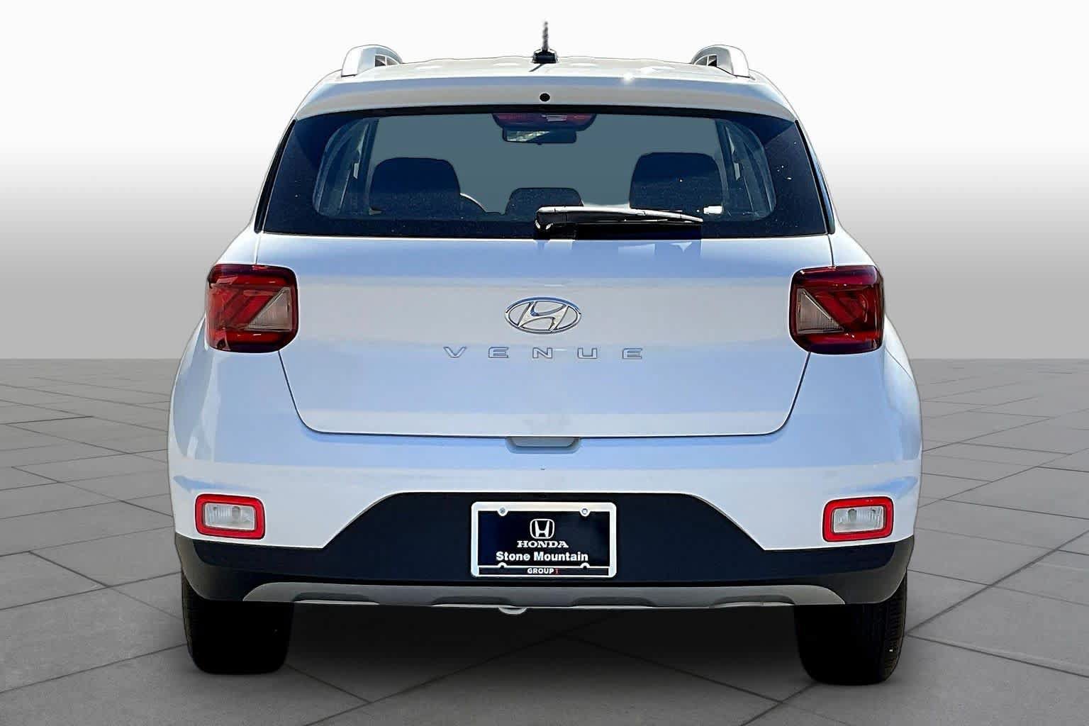 Used 2025 Hyundai Venue SEL FWD image 5