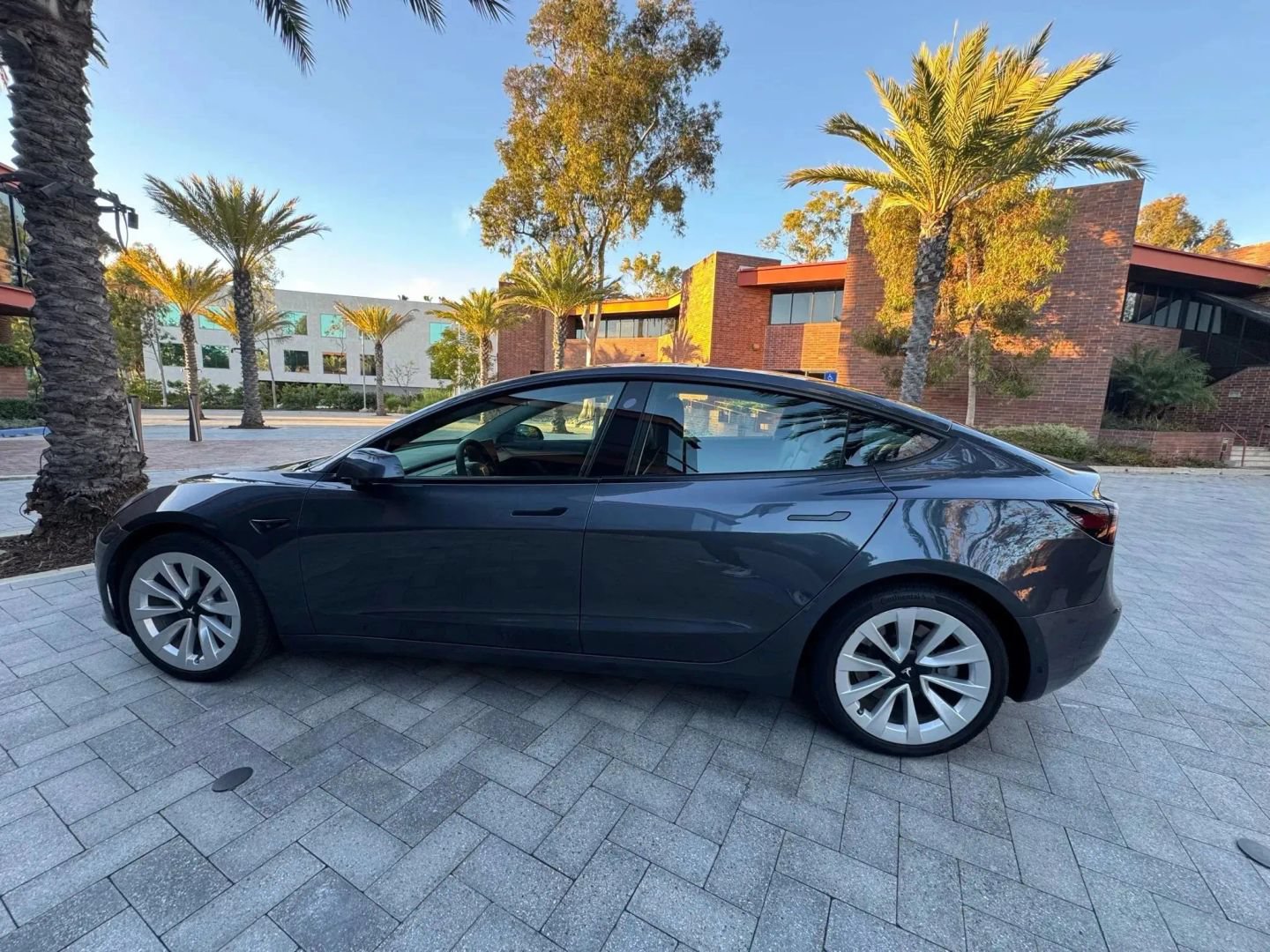 Used 2023 Tesla Model 3 Standard Range RWD image 9