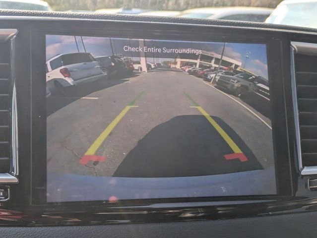 Used 2024 Chrysler Pacifica Touring-L image 18