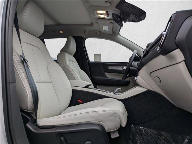 Certified 2026 Volvo XC40 B5 Plus w/ Protection Package Premier image 23