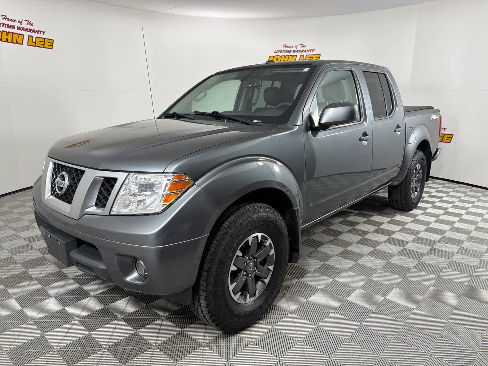 Used 2016 Nissan Frontier PRO-4X image 1