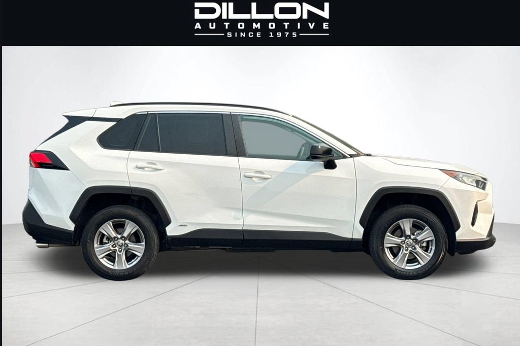 Used 2022 Toyota RAV4 LE AWD/4WD image 3