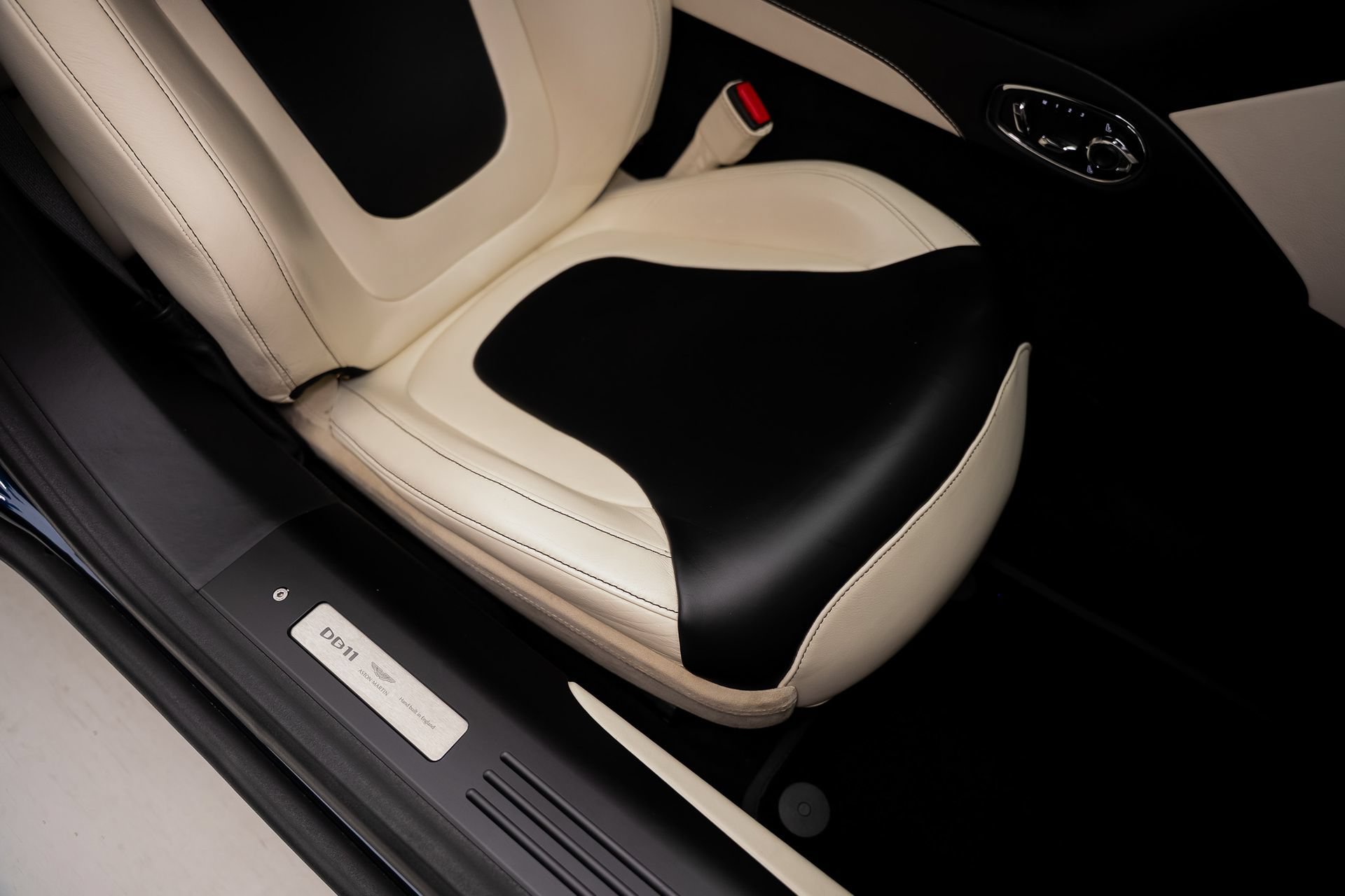 Used 2018 Aston Martin DB11 V12 RWD image 60