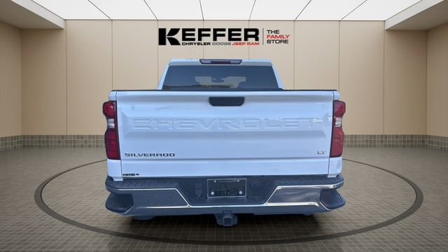 Used 2022 Chevrolet Silverado 1500 LT RWD image 4
