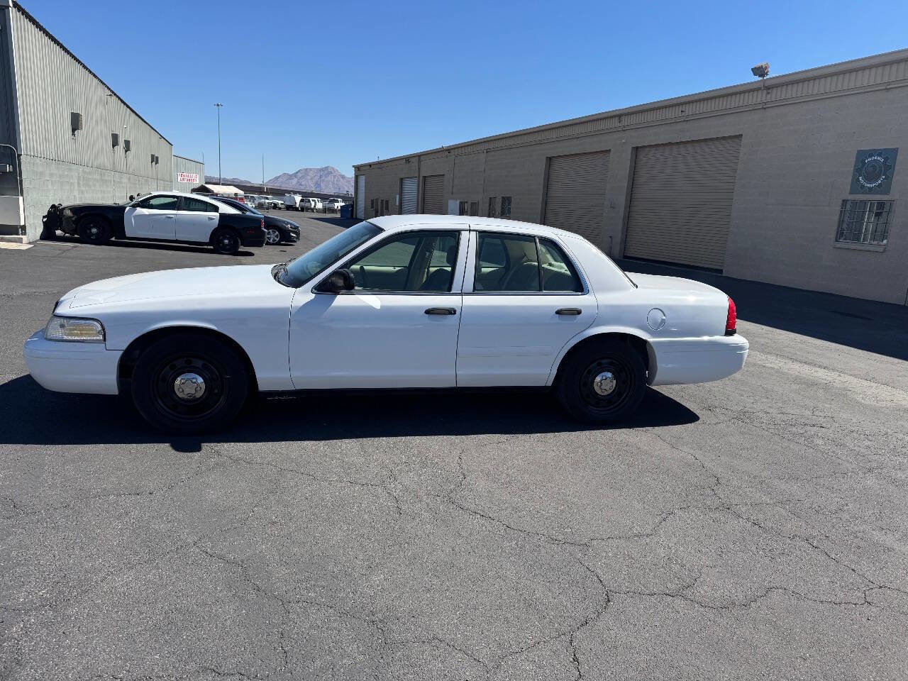 Used 2008 Ford Crown Victoria Police Interceptor image 4