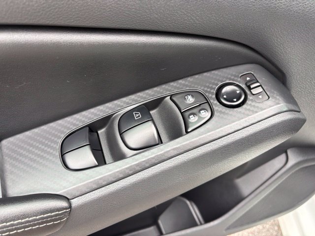Used 2025 Nissan Altima 2.5 SV FWD image 11