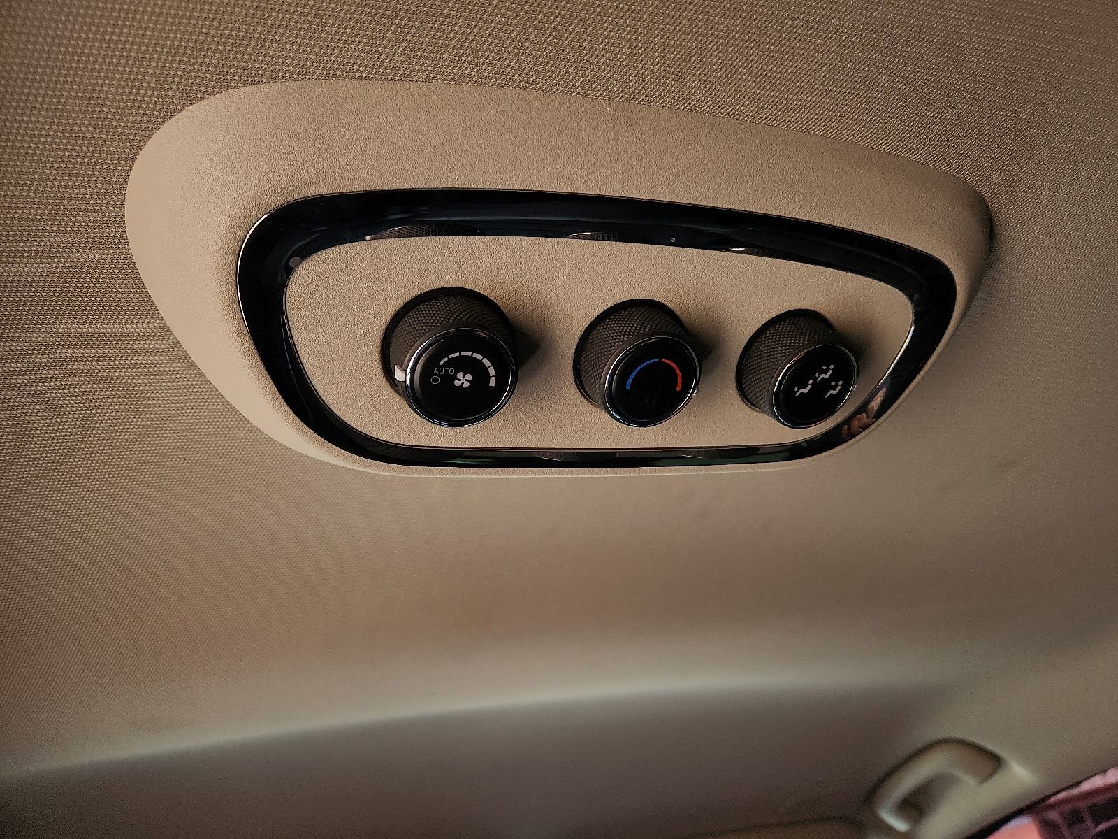 Used 2020 Dodge Durango SXT w/ 3rd Row Seating Group RWD image 12