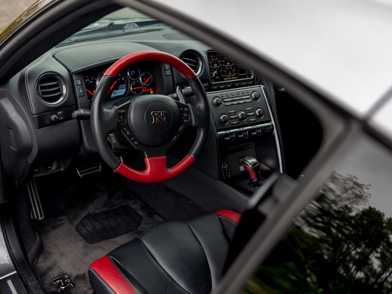 Used 2014 Nissan GT-R Black Edition image 20