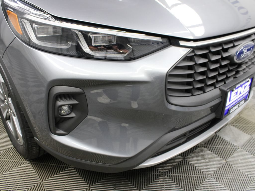 Used 2025 Ford Escape Platinum AWD/4WD image 45
