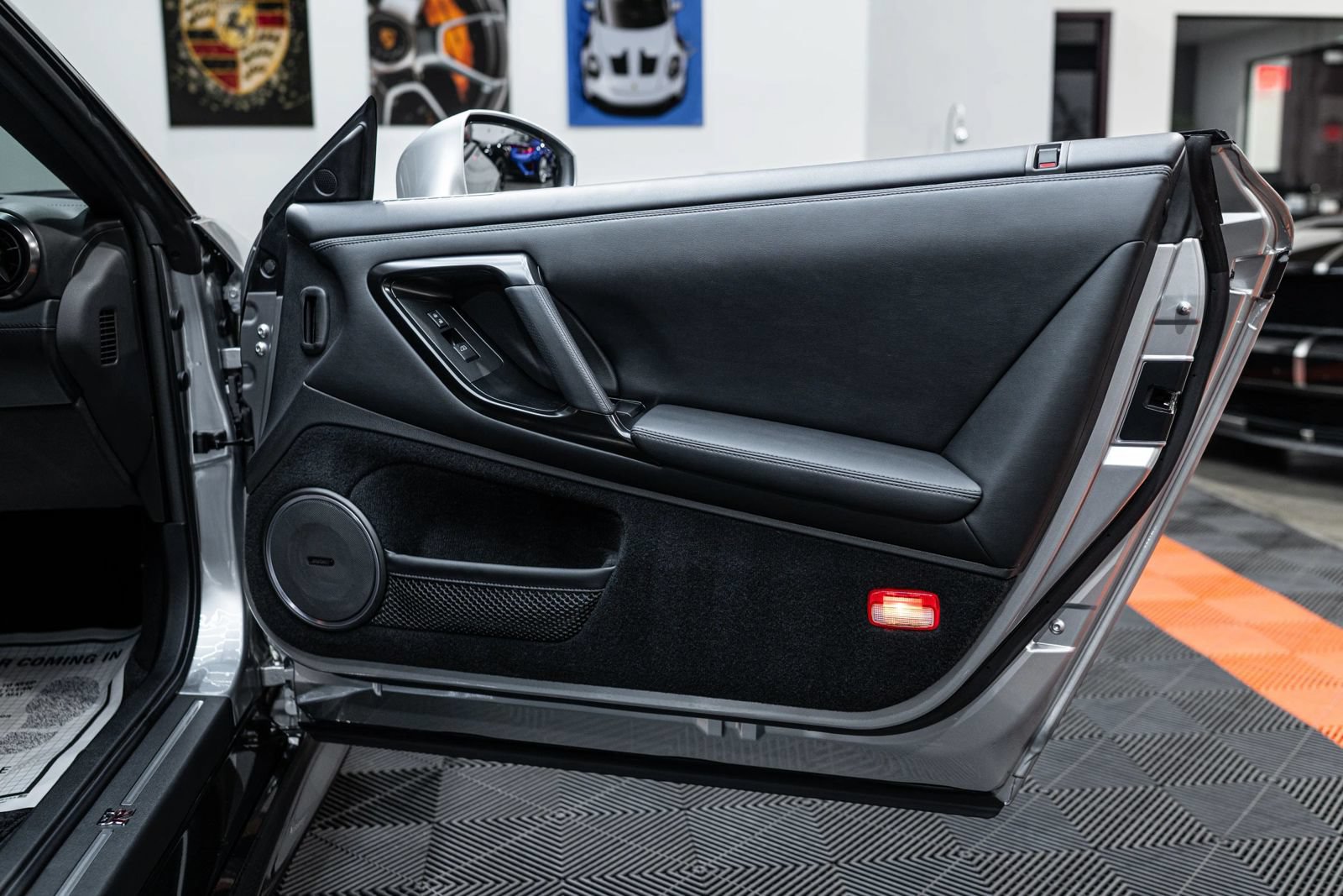 Used 2024 Nissan GT-R Premium w/ Floor Mat Package AWD/4WD image 33