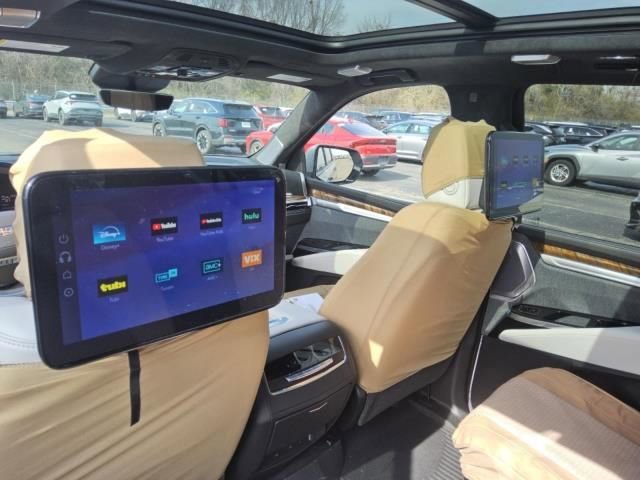 Used 2026 Cadillac Escalade ESV Platinum Sport w/ LPO, Floor Liner Package image 2