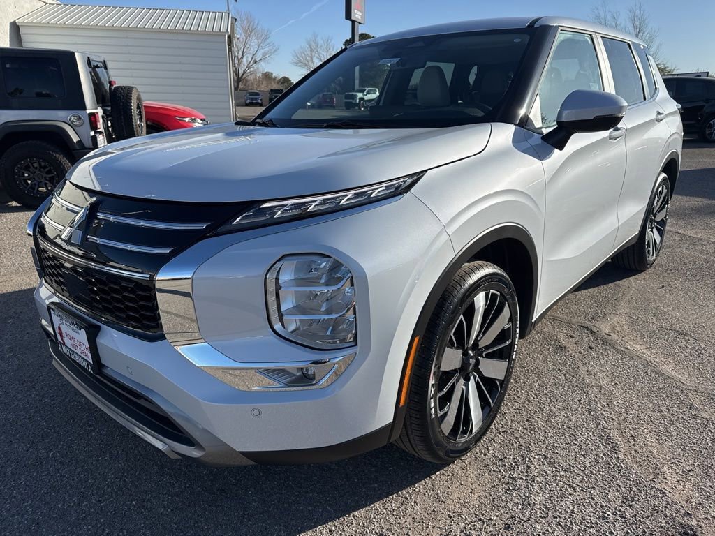 New 2026 Mitsubishi Outlander SE image 3