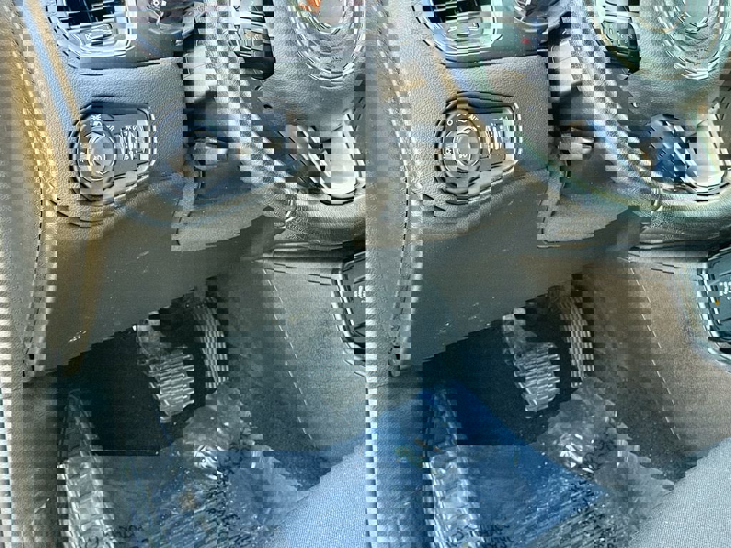 Used 2023 Jeep Renegade Latitude w/ Premium Group image 17